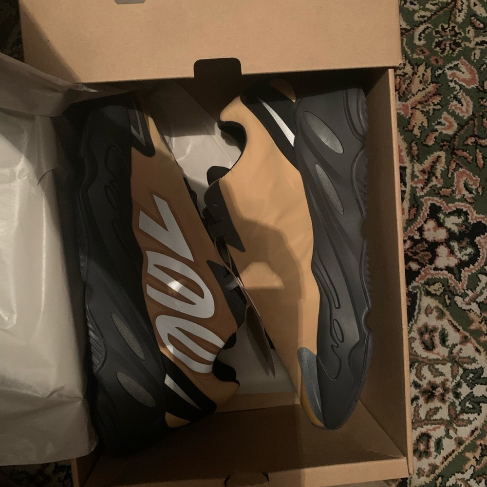 Adidas Yeezy 700 MNVN Honey